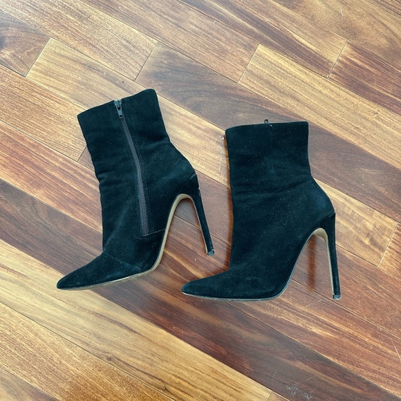 Steve Madden Womens Wagner Black Suede Stiletto Heel Ankle Booties - Picture 3 of 6